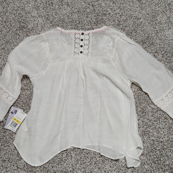 Women's Jolt Cream Lace Accent Blouse - Picture 4 of 4